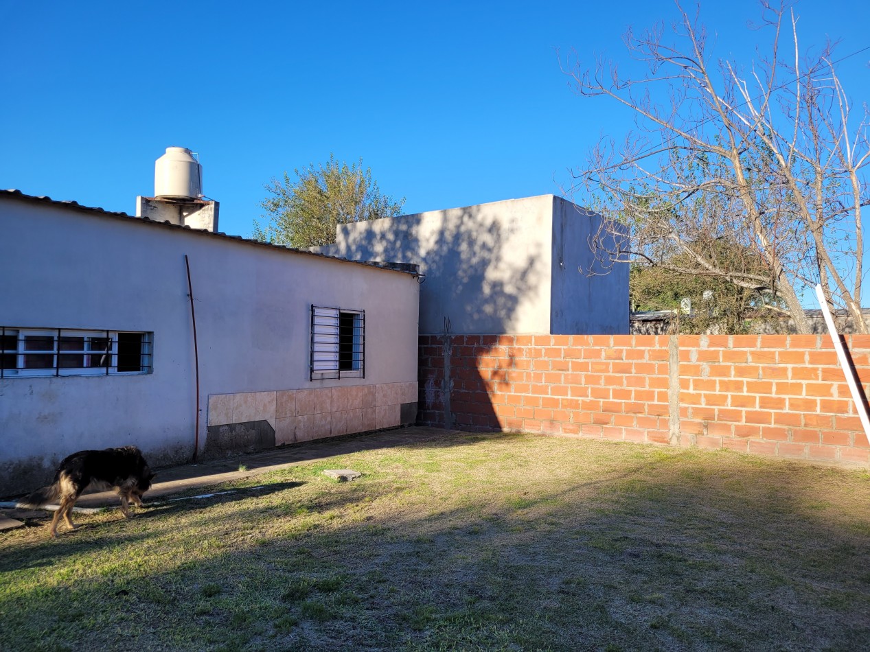 Casa de 2 dormitorios apta credito en esquina - Terreno amplio en Colonia Avellaneda
