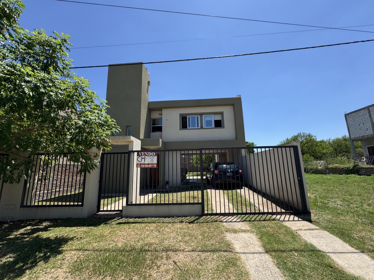 Casa de 2 dormitorios apta credito con gran patio y cochera - Barrio Lomas del Golf en Parana