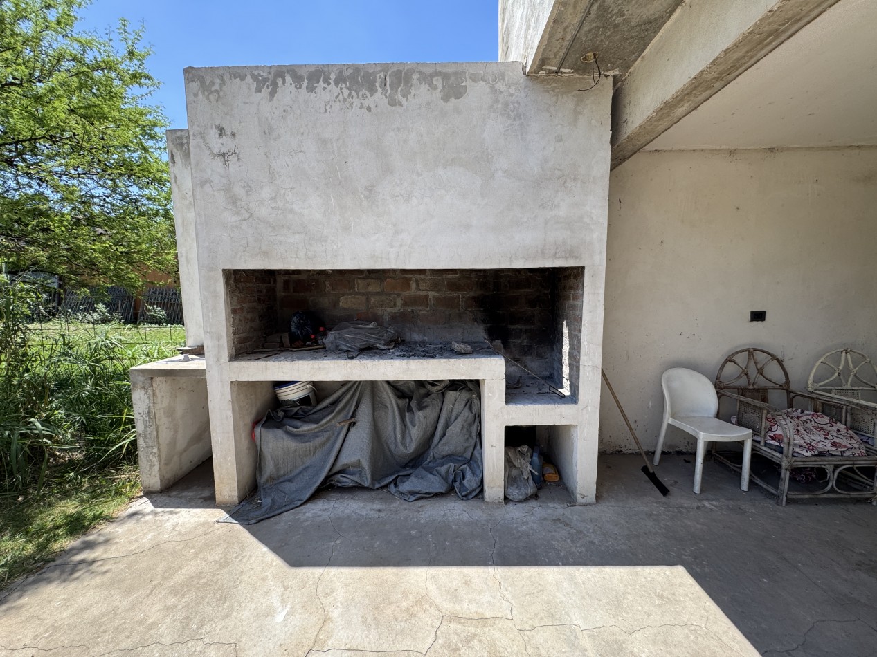 Casa de 2 dormitorios apta credito con gran patio y cochera - Barrio Lomas del Golf en Parana