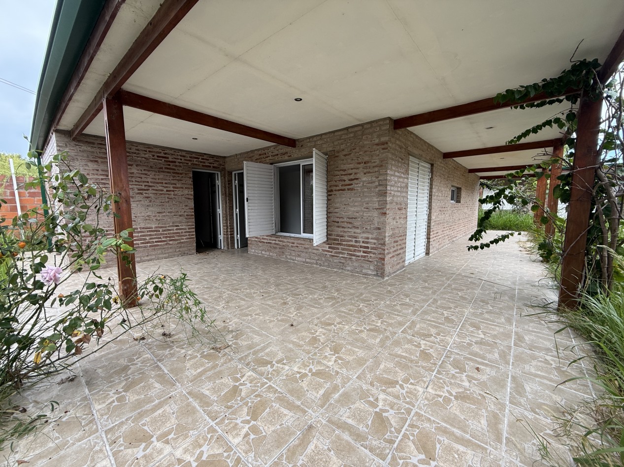 Casa a estrenar de 2 dormitorios con quincho y estudio independiente - Apta credito en Colonia Avellaneda
