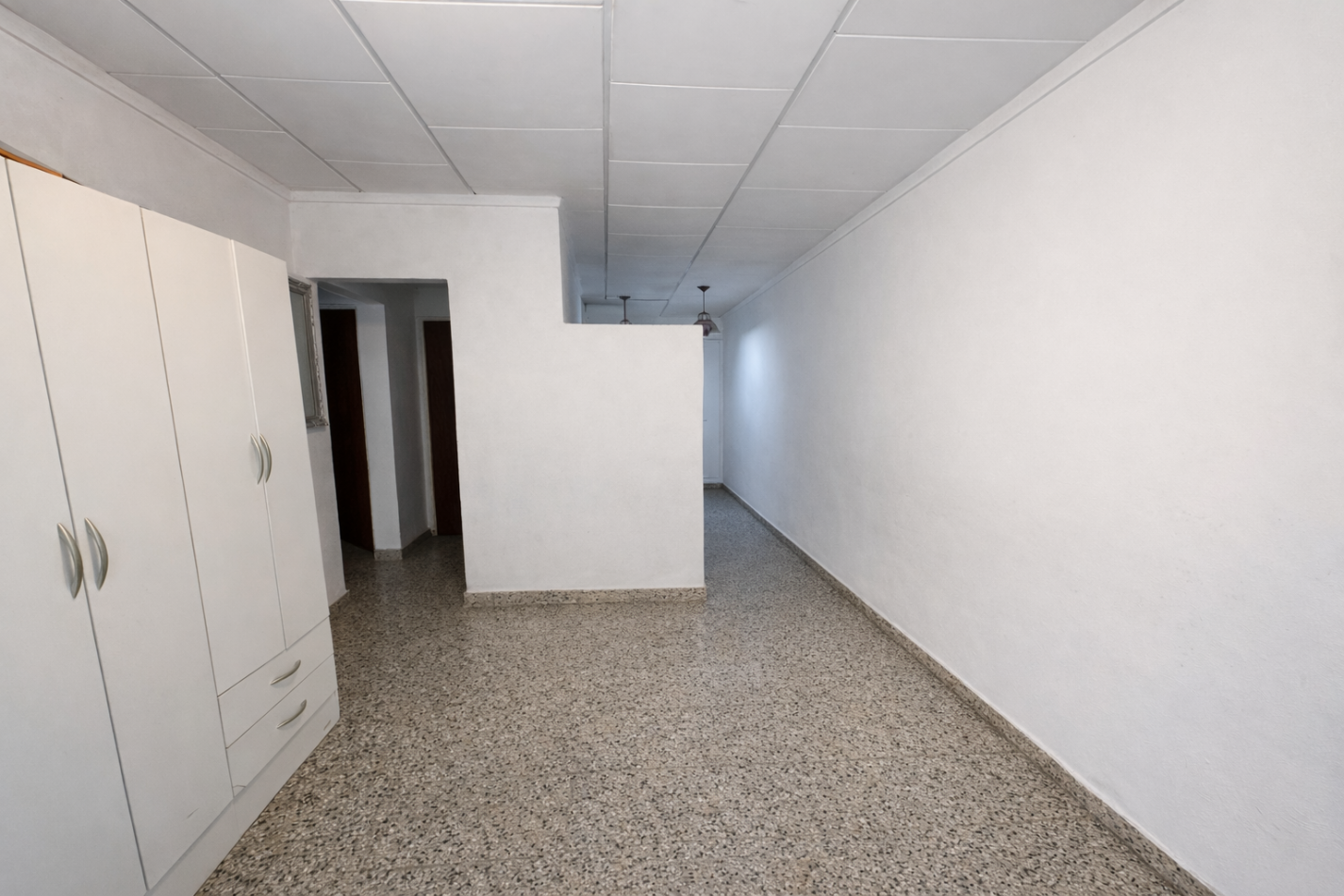 Casa de 2 dormitorios con patio y cochera - Zona Gdor. Crespo y Alte. Brown en Parana