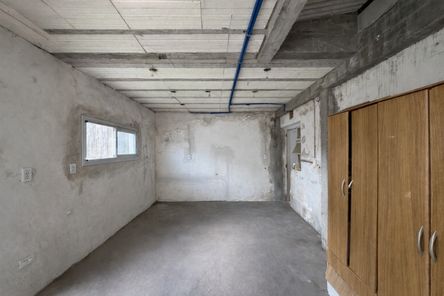 Casa de 2 dormitorios con patio y cochera - Zona Gdor. Crespo y Alte. Brown en Parana