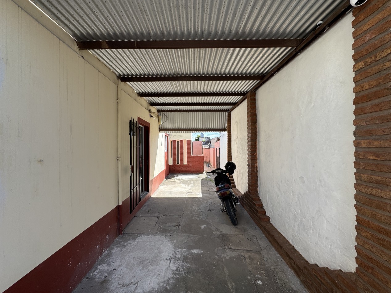 Casa con dos viviendas y cochera - Ideal inversion o renta en zona Don Bosco y Diaz Velez, Parana