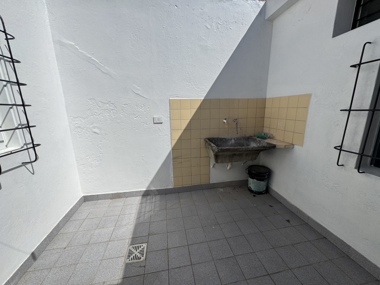 Casa con dos viviendas y cochera - Ideal inversion o renta en zona Don Bosco y Diaz Velez, Parana