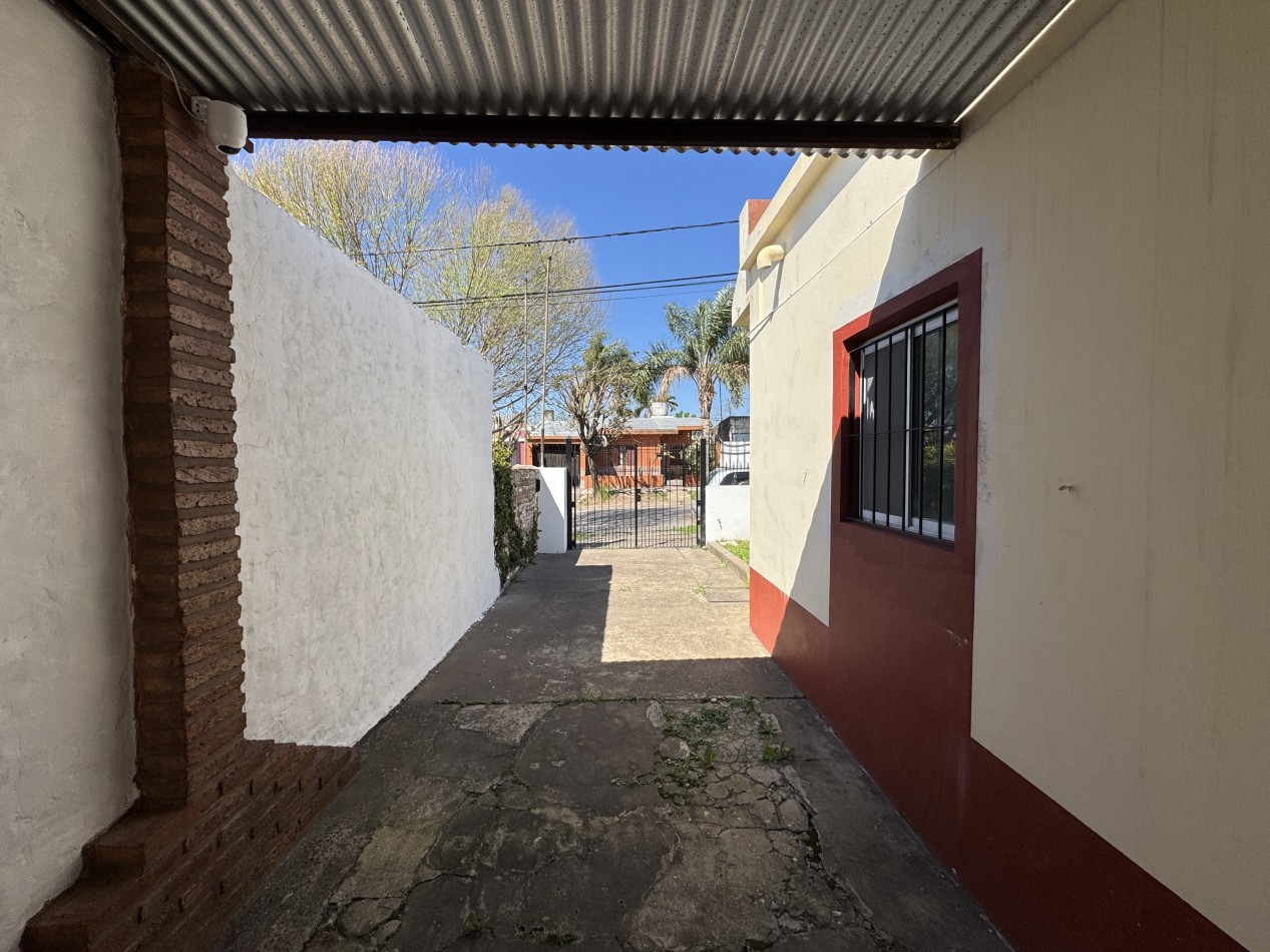 Casa con dos viviendas y cochera - Ideal inversion o renta en zona Don Bosco y Diaz Velez, Parana