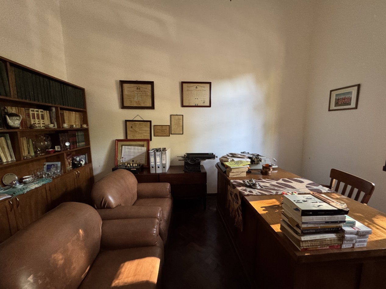 Casa centrica de 3 dormitorios con patio, pileta y quincho - Gran terreno en Parana