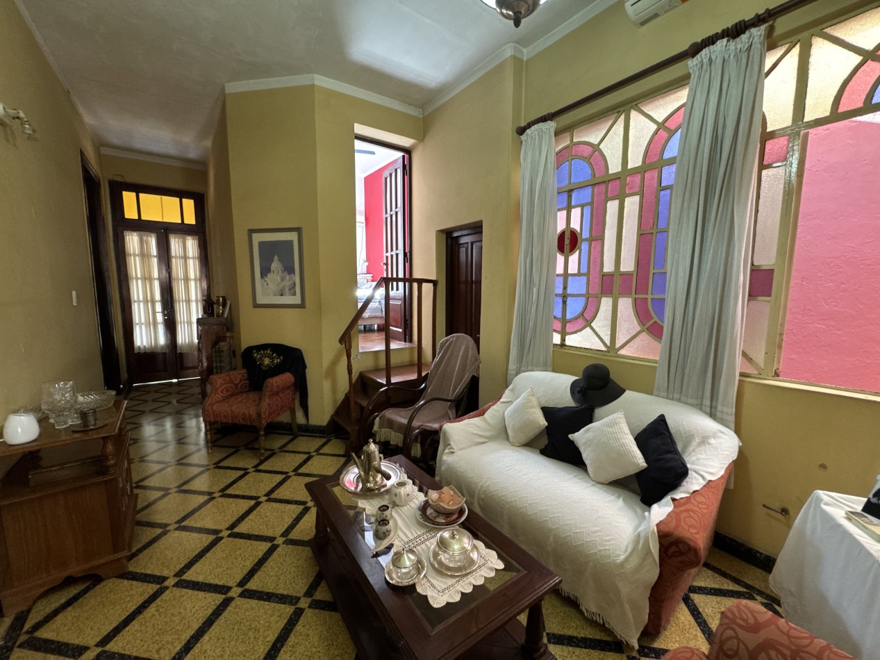 Casa centrica de 3 dormitorios con patio, pileta y quincho - Gran terreno en Parana