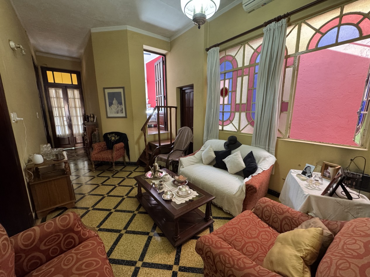 Casa centrica de 3 dormitorios con patio, pileta y quincho - Gran terreno en Parana