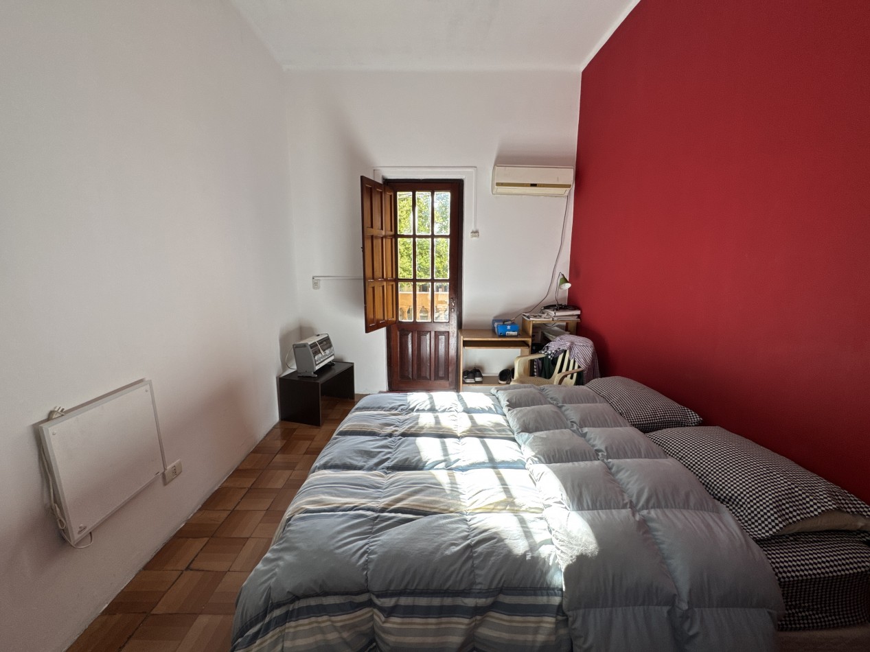 Casa centrica de 3 dormitorios con patio, pileta y quincho - Gran terreno en Parana