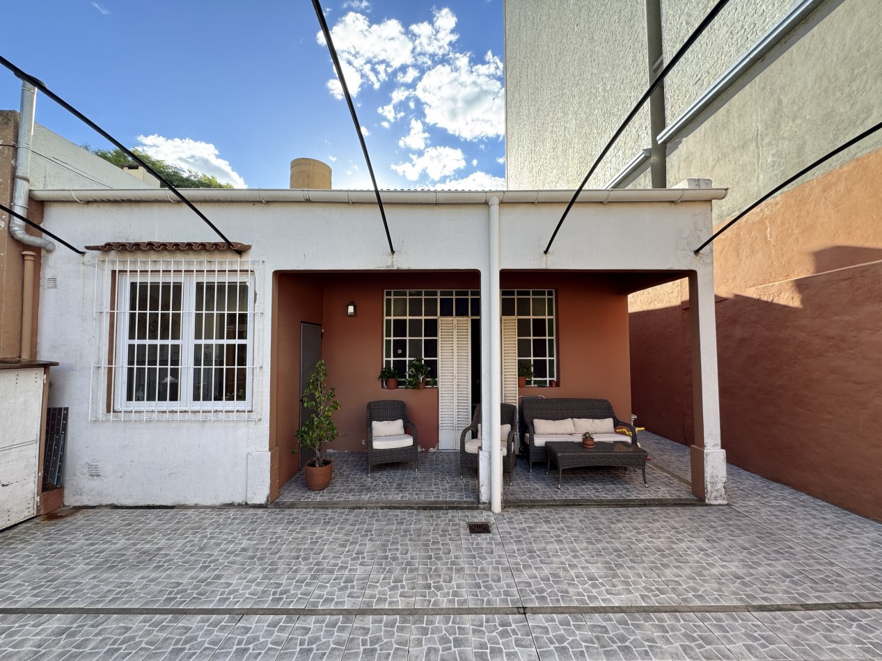 Casa centrica de 3 dormitorios con patio, pileta y quincho - Gran terreno en Parana