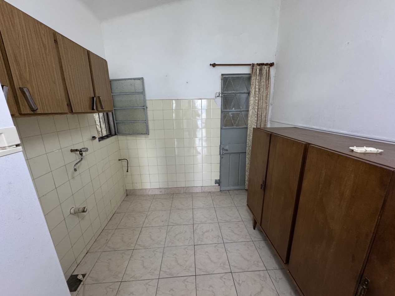 Casa de 2 dormitorios apta credito con patio y cochera - Zona 3 de Febrero y Vucetich en Parana