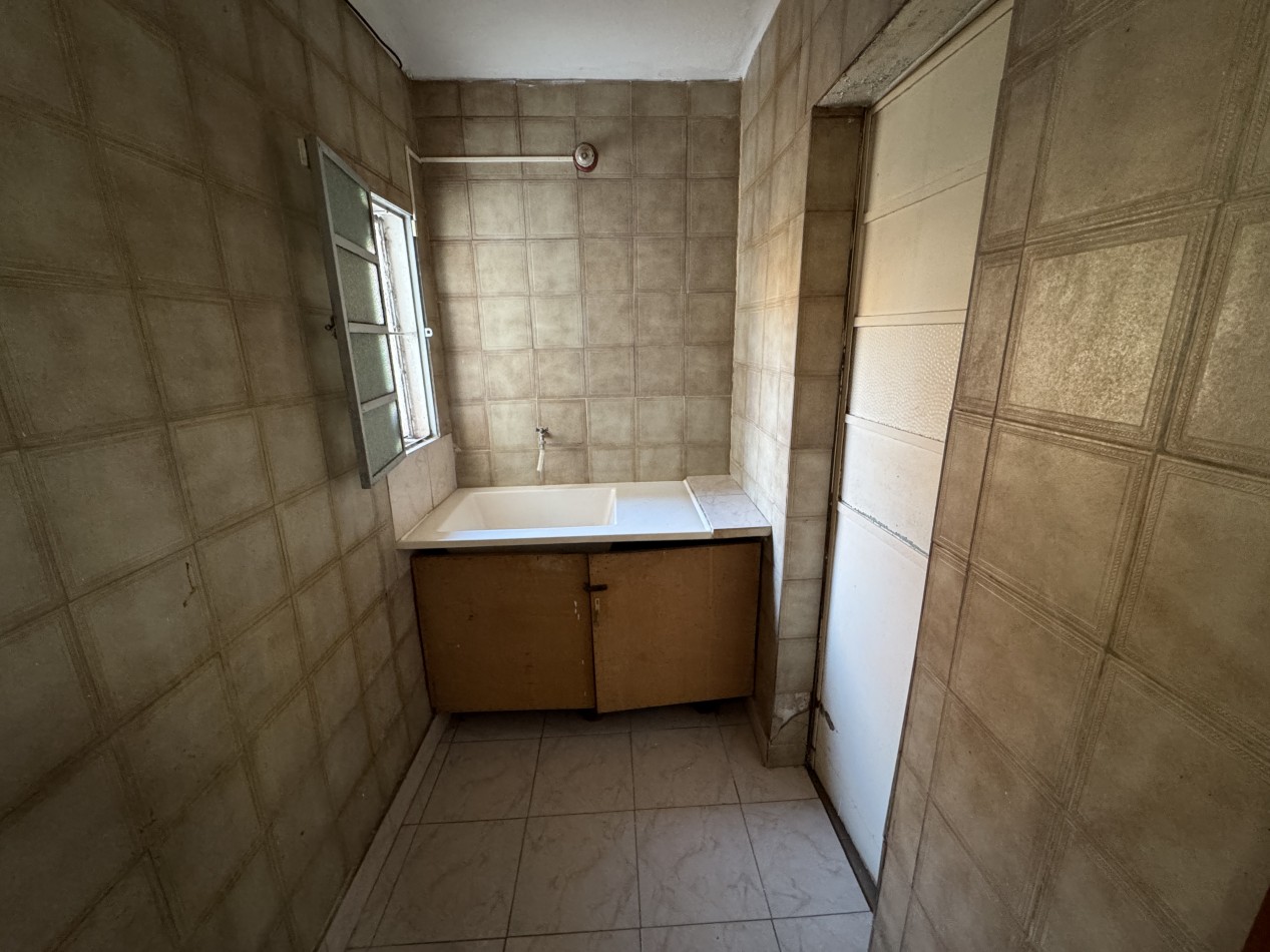 Casa de 2 dormitorios apta credito con patio y cochera - Zona 3 de Febrero y Vucetich en Parana