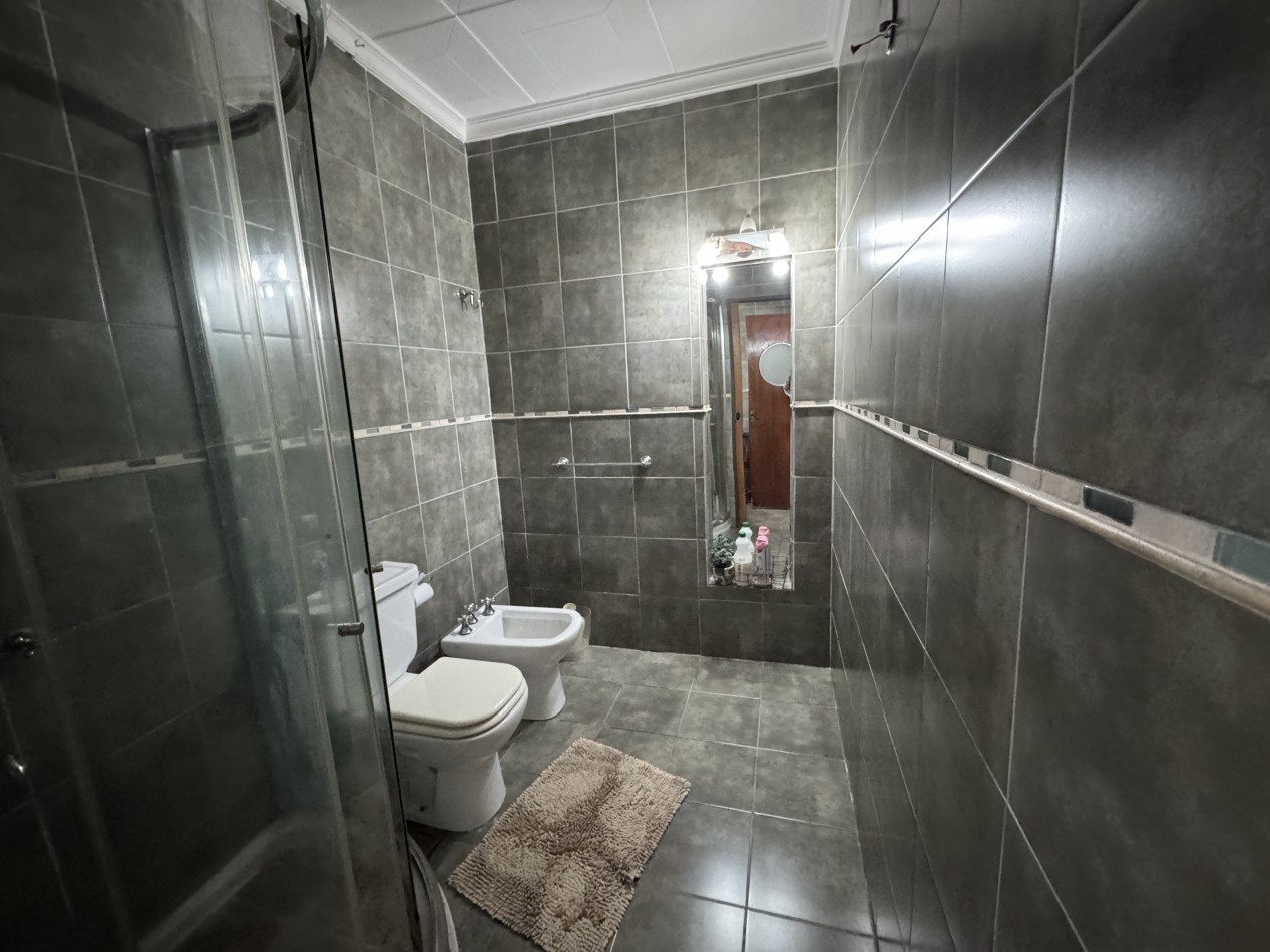 Casa centrica de 4 dormitorios con pileta y quincho - Gran terreno en Parana