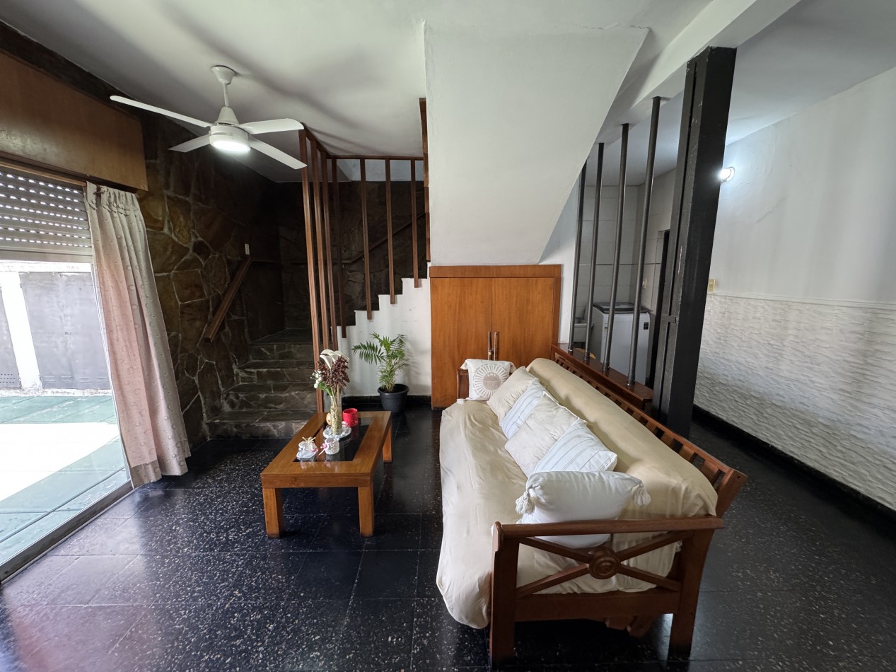 Casa centrica de 4 dormitorios con pileta y quincho - Gran terreno en Parana