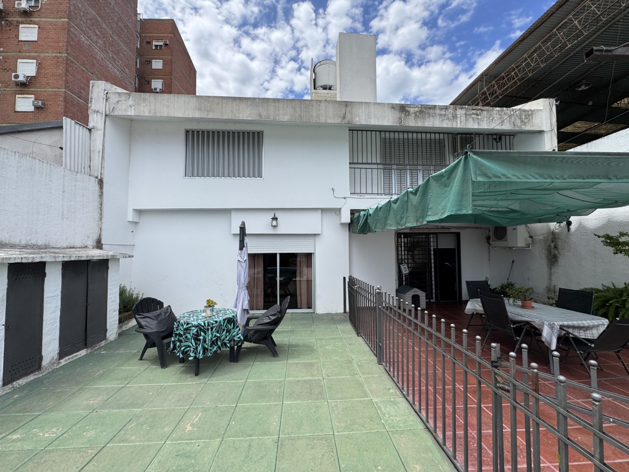 Casa centrica de 4 dormitorios con pileta y quincho - Gran terreno en Parana