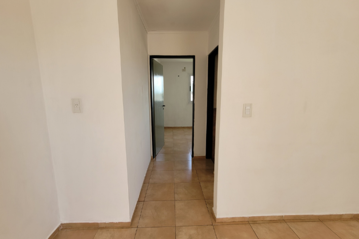 Alquiler departamento de 1 dormitorio - 3° piso por escalera en zona Churruarin, Parana