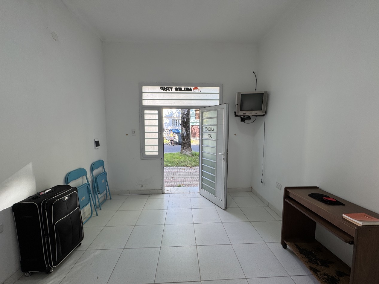 Departamento + local comercial - Ideal renta en zona Peron y Feliciano, Parana