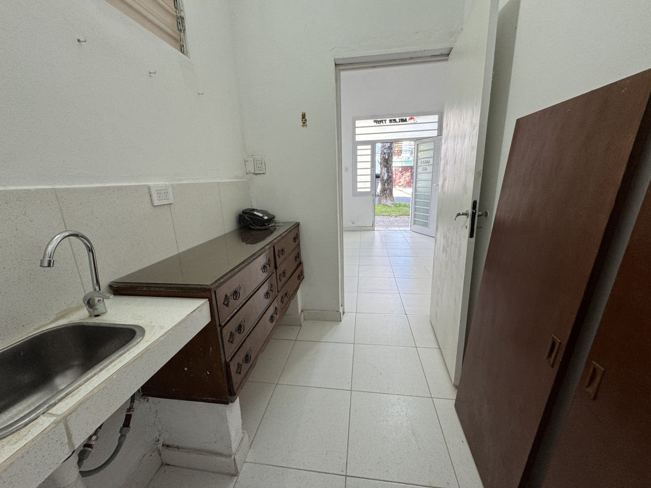 Departamento + local comercial - Ideal renta en zona Peron y Feliciano, Parana