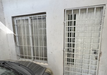 VENTA - CASA A REACONDICIONAR A METROS DE BLAS PARERA