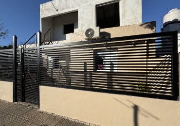 Casa en venta en zona Garrigo y Miguel David Parana - Dos plantas, potencial de ampliacion y todos los servicios 