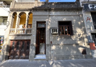 Casa centrica de 3 dormitorios con patio, pileta y quincho - Gran terreno en Parana
